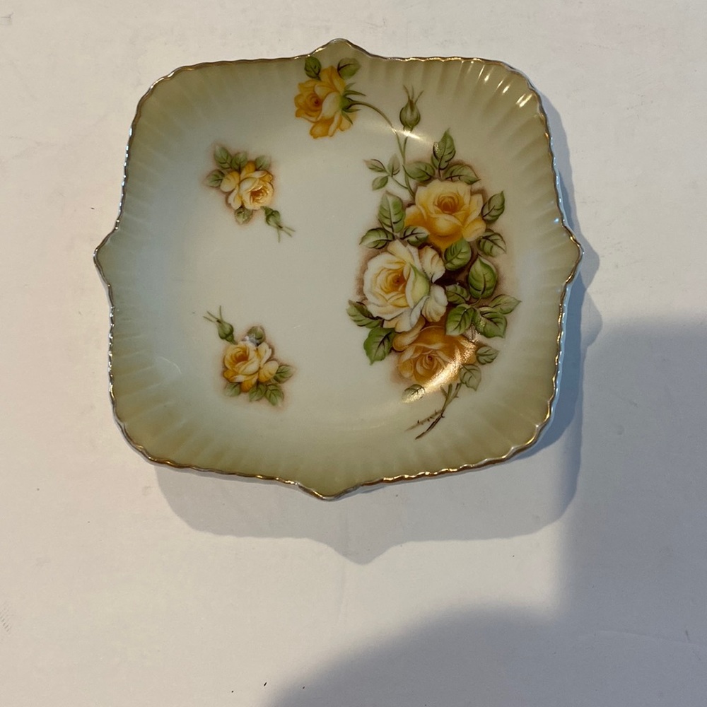 Vintage Candy Dish.       Closet